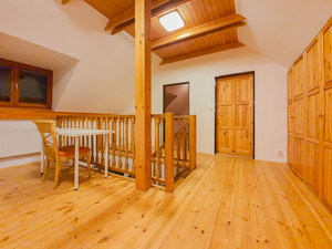 Spacious attic apartment 3+kk (90 sqm), Dobřichovice, …